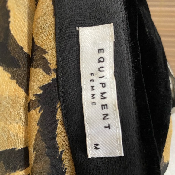 Sheer animal print blouse, velvety collar, button front, versatile - Picture 3 of 10